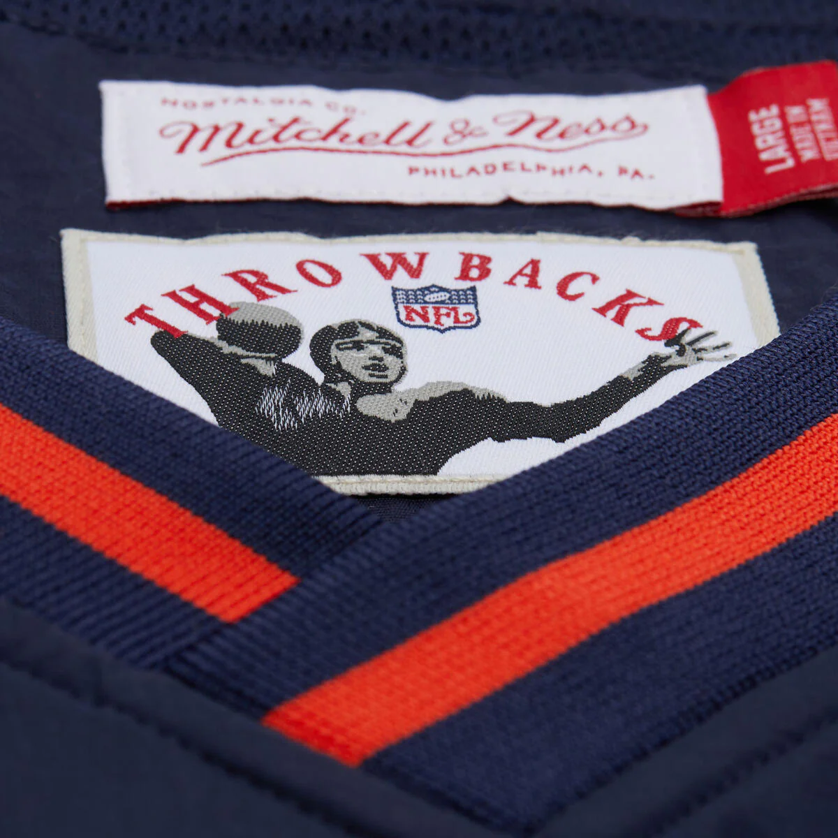 M&N NFL Chicago Bears Nylon Pullover Jacket - Image 4