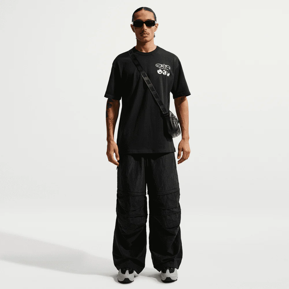 Nike Sportswear Premium Essentials Tee
