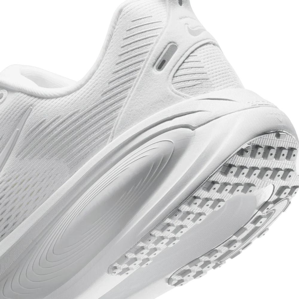 Nike Vomero 18 - Image 9