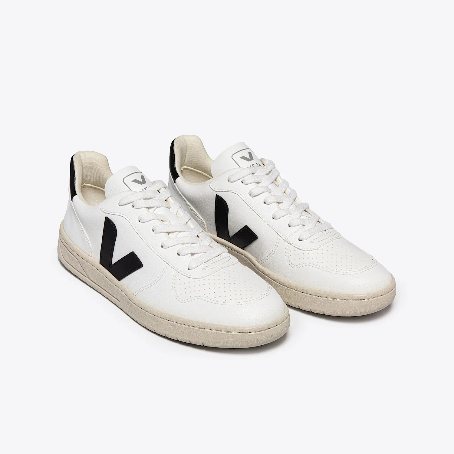 Veja V-10 Leather - Image 2