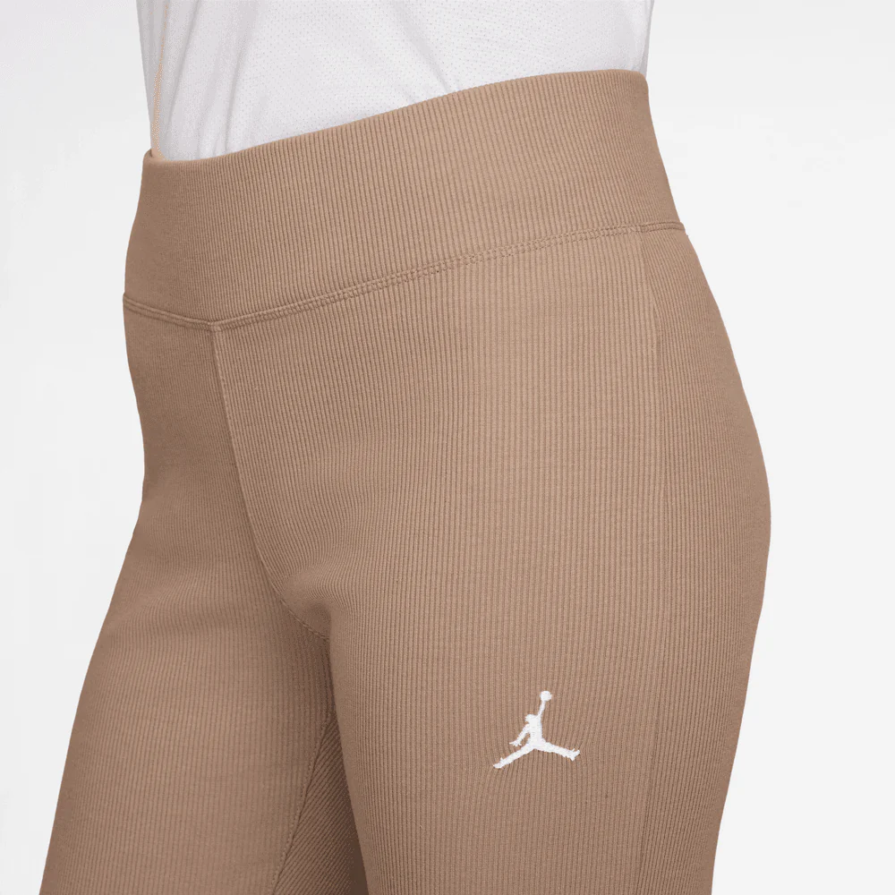 Wmns Air Jordan Brooklyn Essentials Mid-Rise Flared Leggings - Image 3