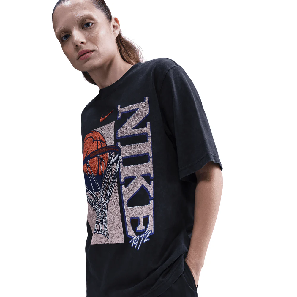 Wmns Nike Basketball VTG Lockup Tee - Image 3